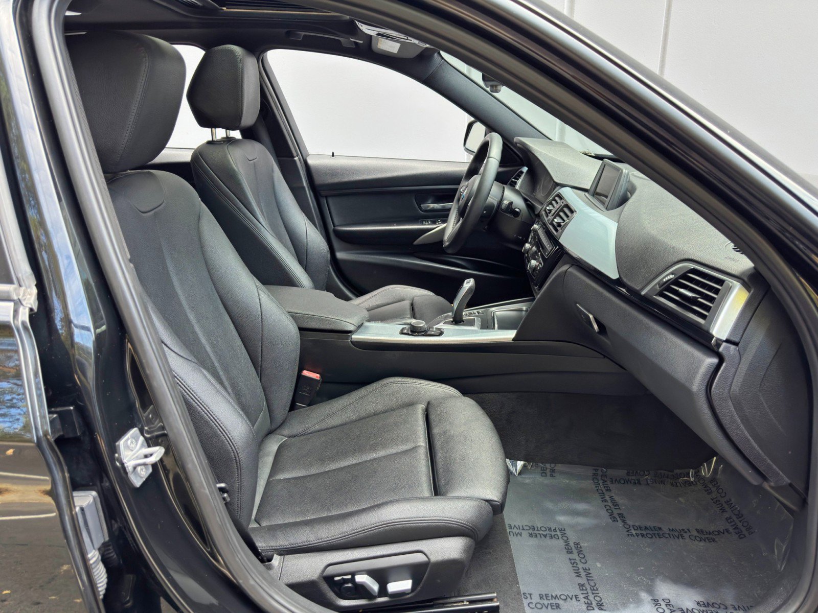 Used 2017 BMW 320i xDrive Sedan image 14