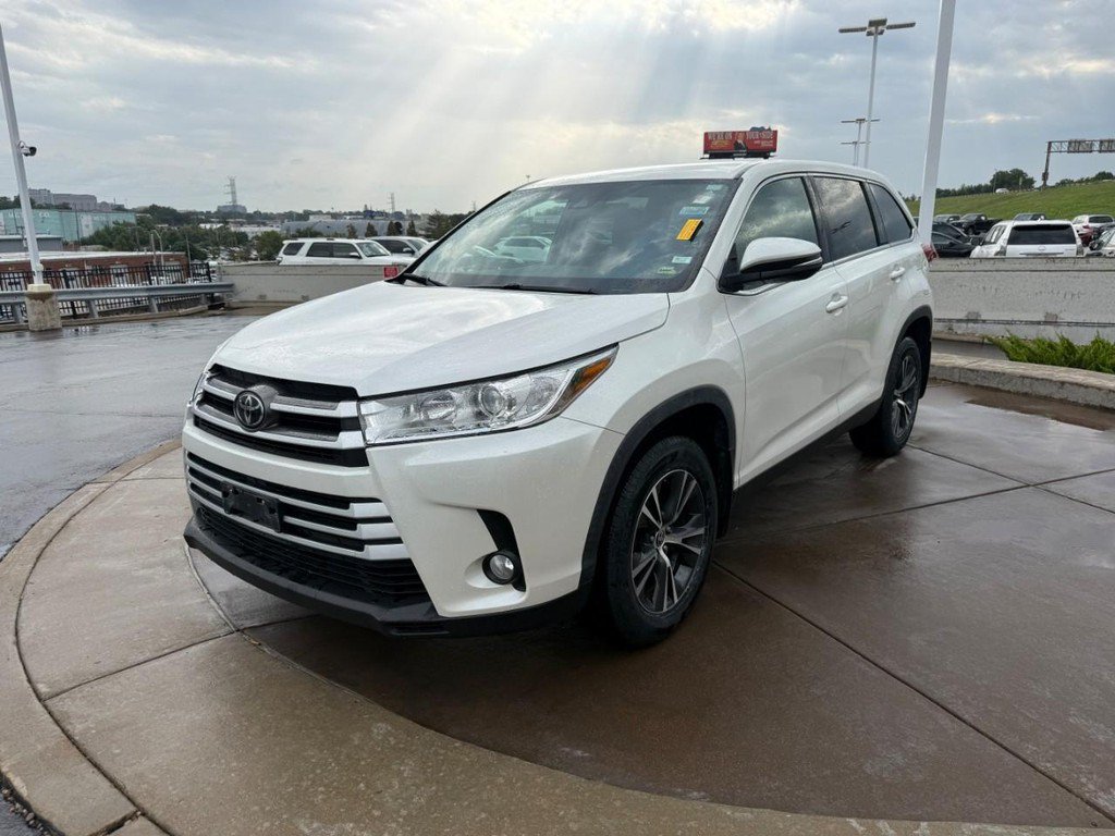 Certified 2019 Toyota Highlander Plus AWD/4WD image 11