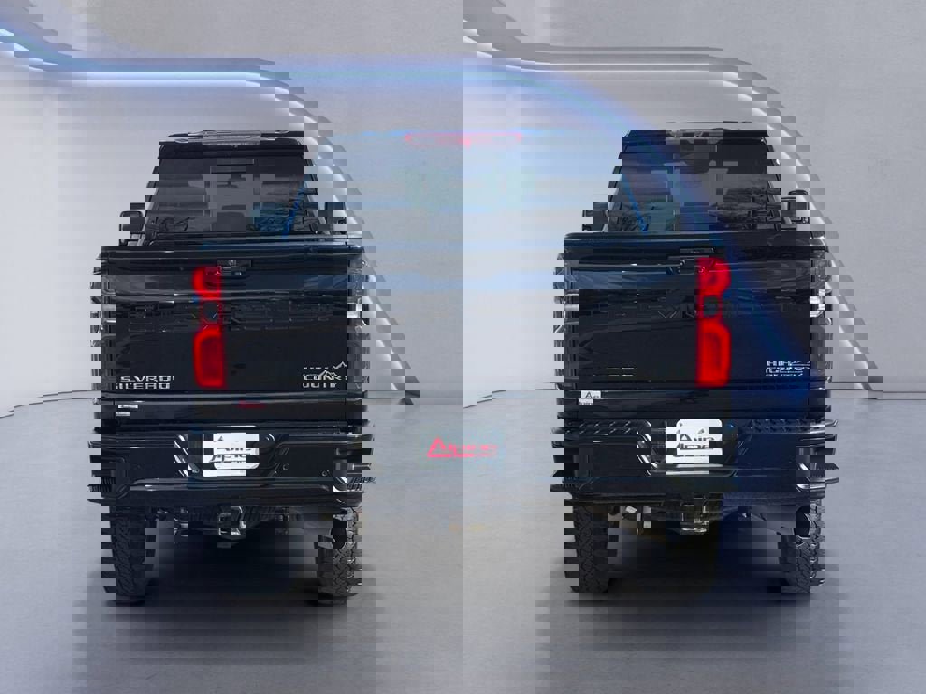 Used 2023 Chevrolet Silverado 2500 High Country w/ Z71 Off-Road Package image 4