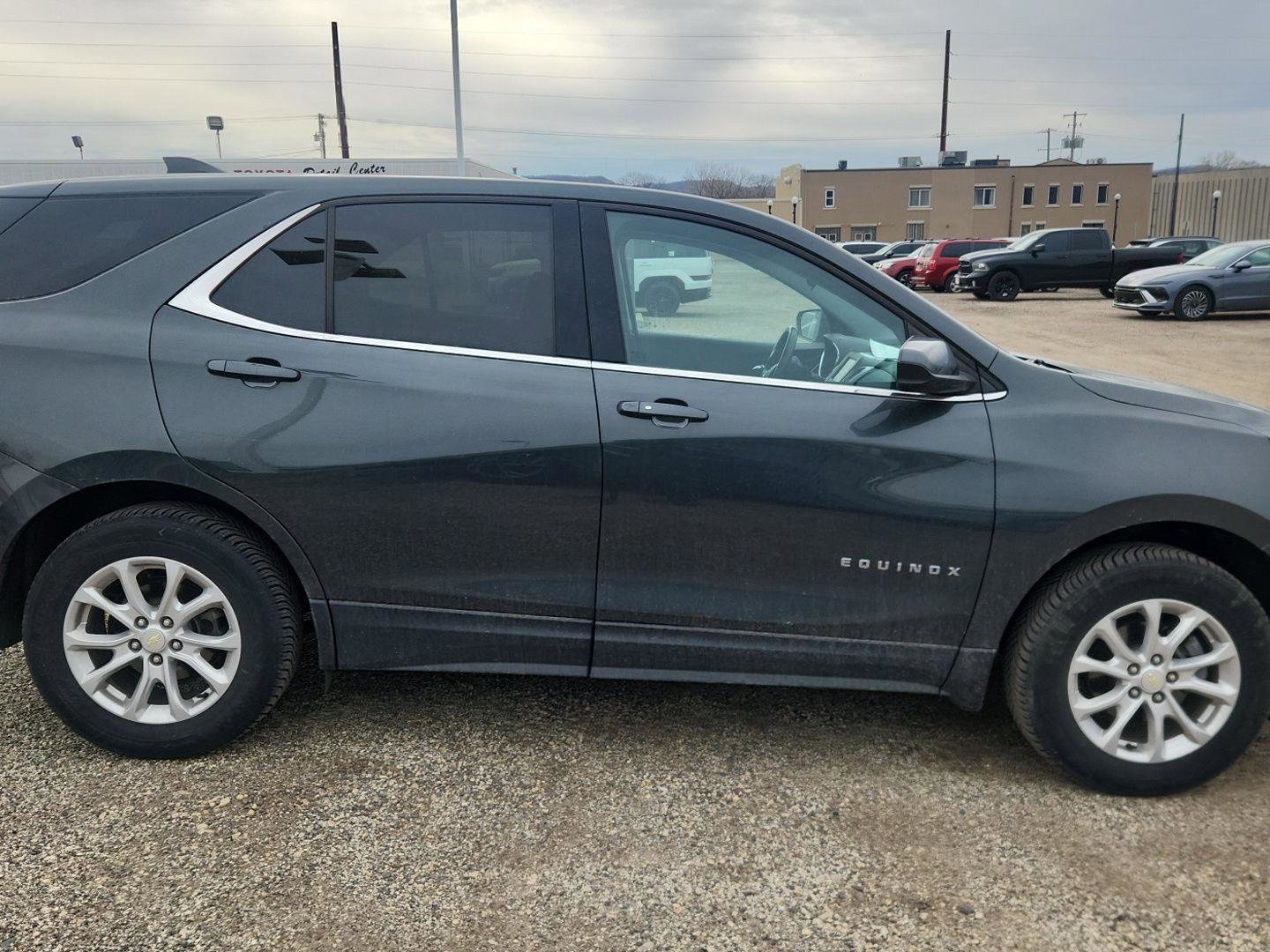 Used 2020 Chevrolet Equinox LT w/ Driver Convenience Package image 3