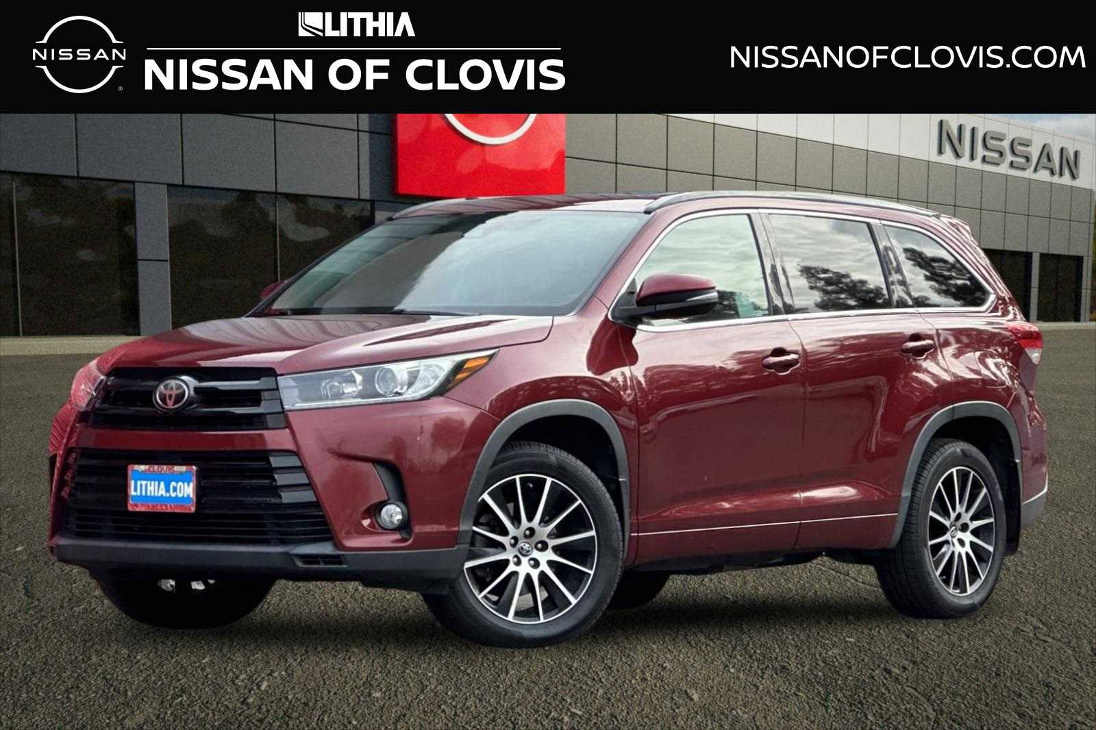 Used 2017 Toyota Highlander SE image 1