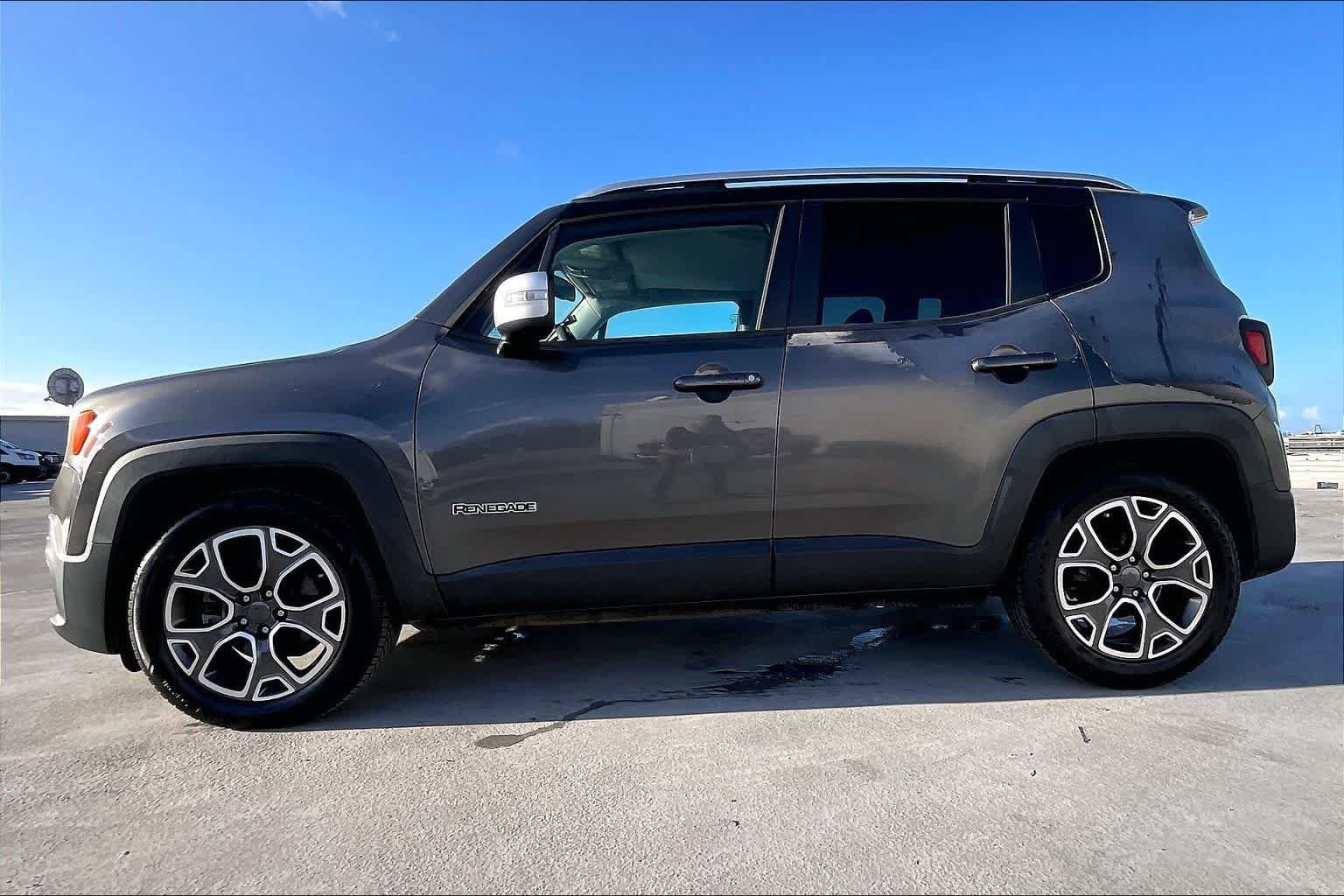 Used 2016 Jeep Renegade Limited FWD image 3