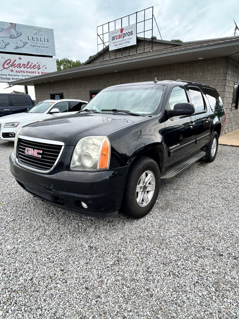 Used 2011 GMC Yukon XL SLT w/ SLT-2 Equipment Package image 1