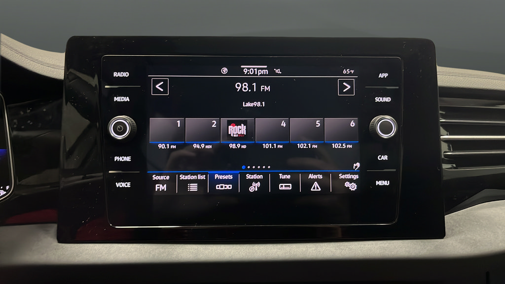 Used 2025 Volkswagen Jetta SE w/ Sunroof Package FWD image 15