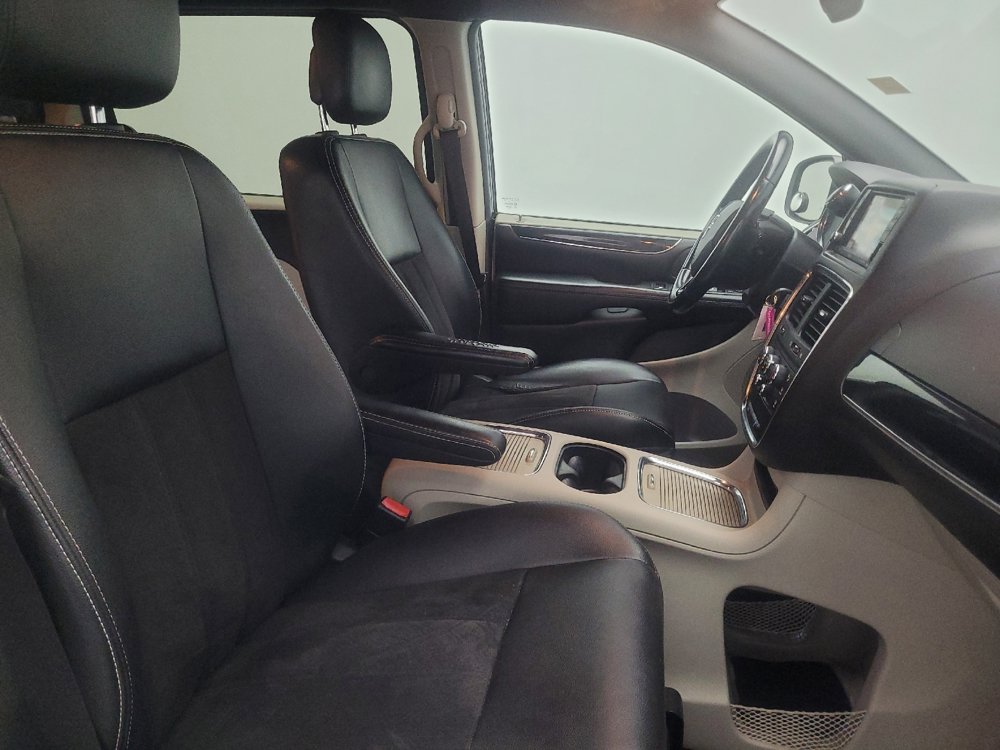 Used 2019 Dodge Grand Caravan SXT FWD image 21