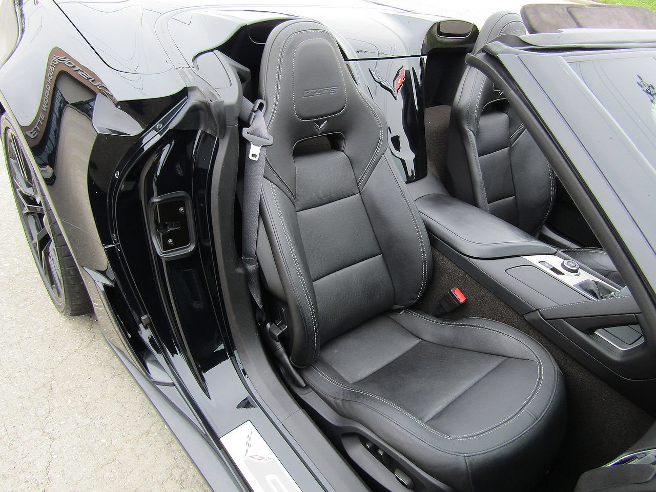 Used 2016 Chevrolet Corvette Z06 w/ 3LZ Preferred Equipment Group RWD image 12