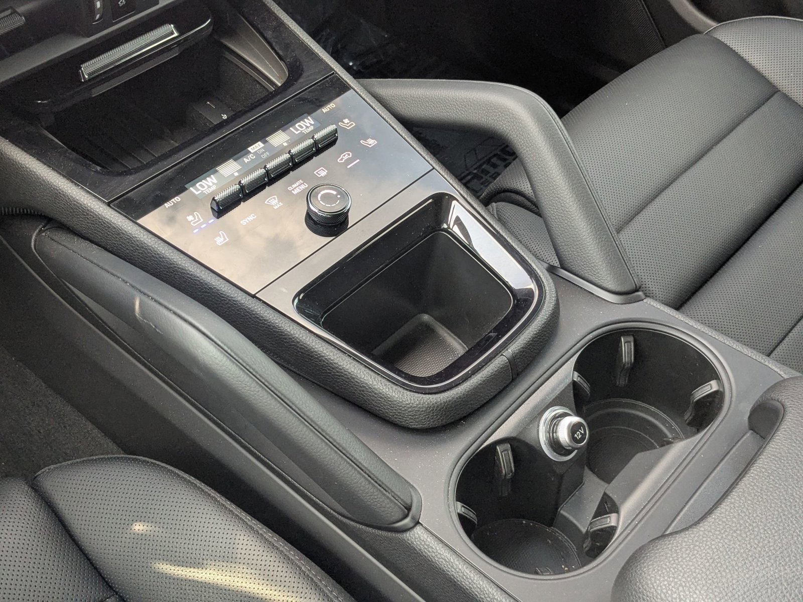 Certified 2025 Porsche Cayenne image 21