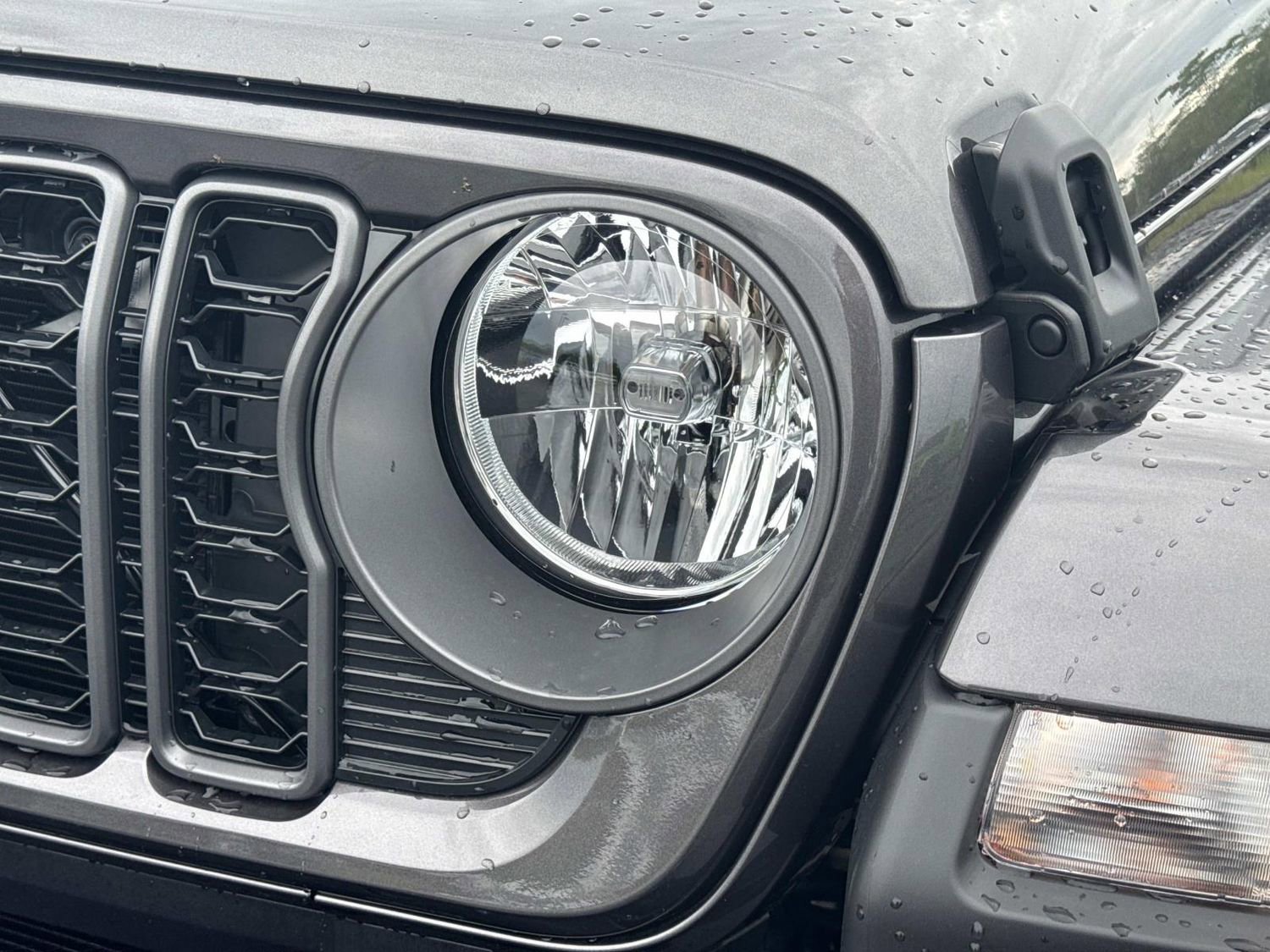 New 2025 Jeep Gladiator Sport AWD/4WD image 10