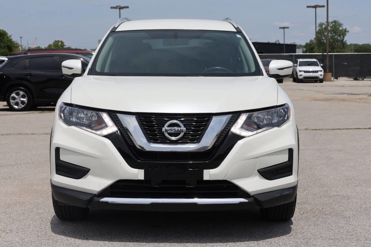 Used 2018 Nissan Rogue SV image 2