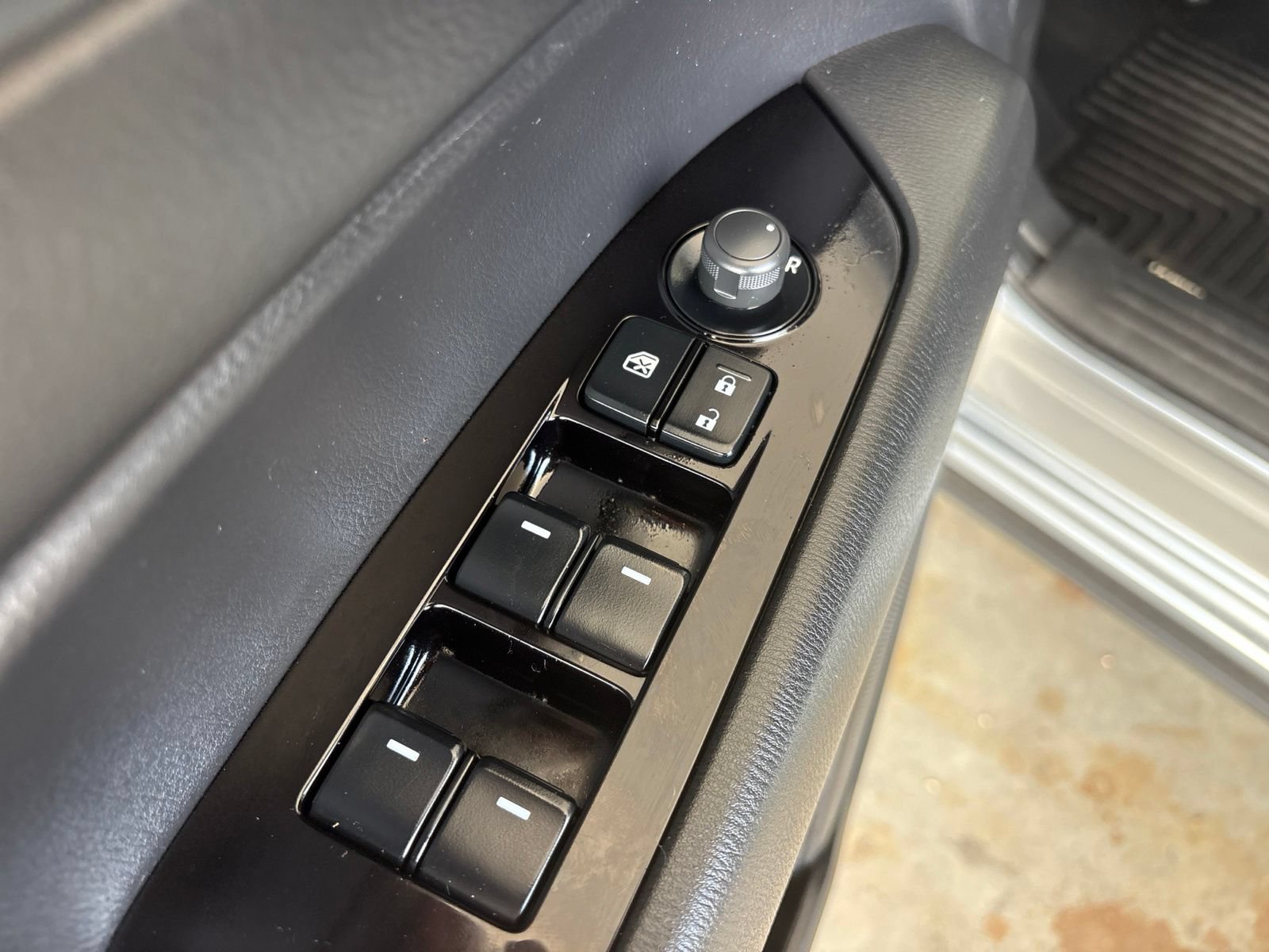 Used 2020 MAZDA CX-5 Touring FWD image 11