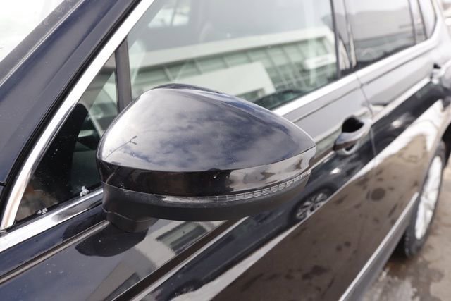 Used 2018 Volkswagen Tiguan SE w/ Panoramic Sunroof Package image 11