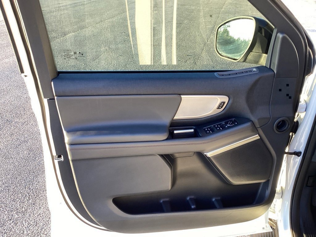 New 2025 Ford Expedition Active image 29