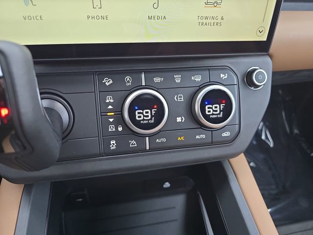 New 2026 Land Rover Defender 130 X-Dynamic SE image 15