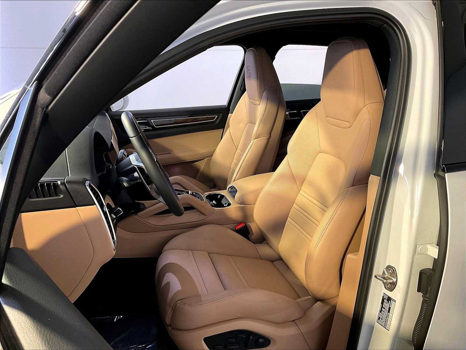 Certified 2023 Porsche Cayenne Platinum Edition AWD/4WD image 5