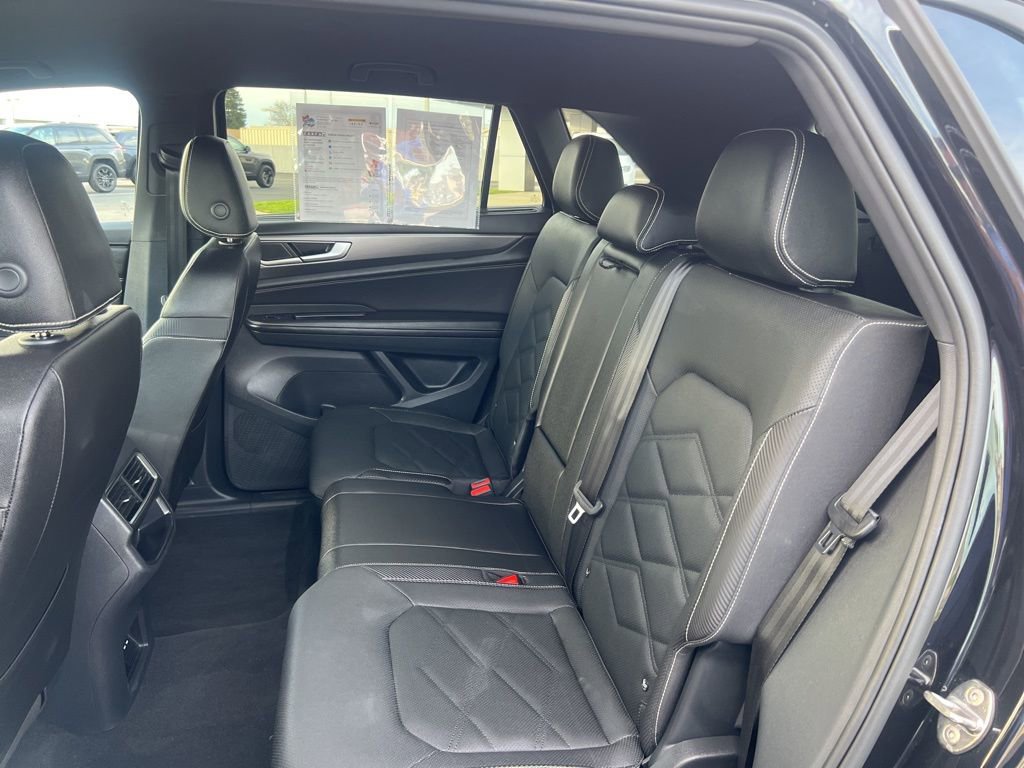 Used 2025 Volkswagen Atlas Cross Sport SE image 27
