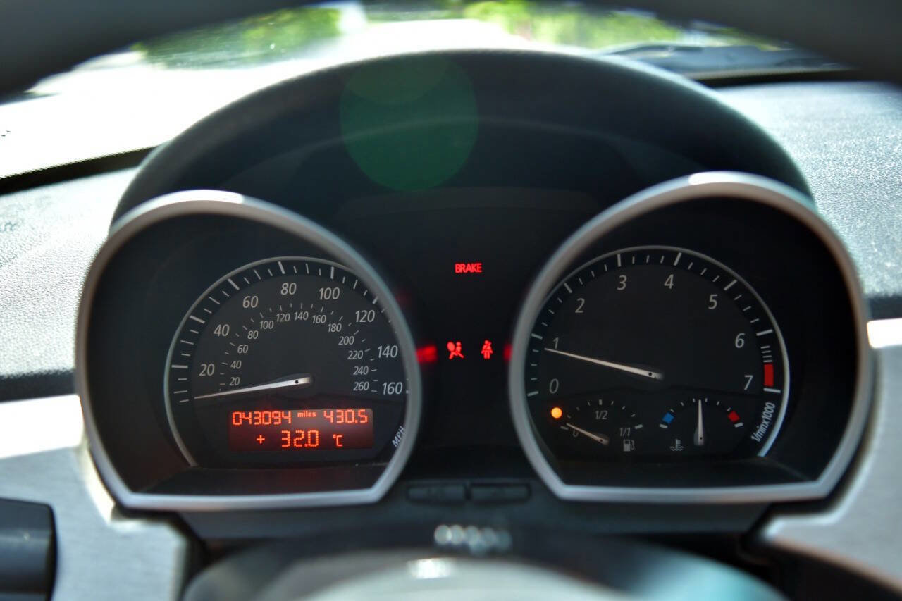 Used 2005 BMW Z4 2.5i image 20