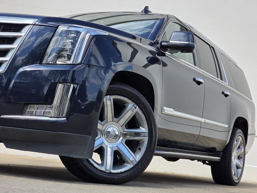 Used 2017 Cadillac Escalade ESV Luxury image 8