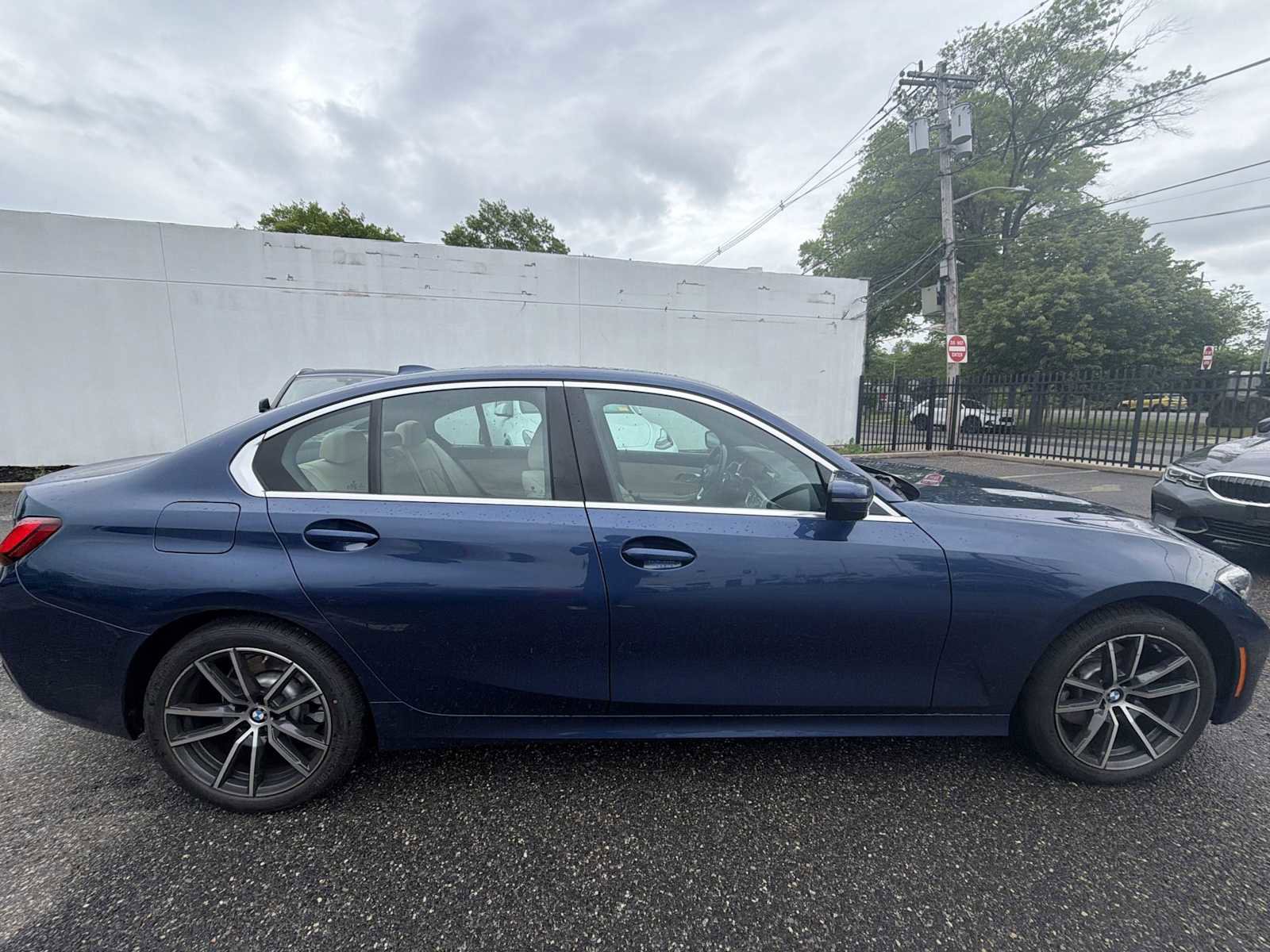 Certified 2022 BMW 330i xDrive Sedan w/ Driving Assistance Package AWD/4WD image 9