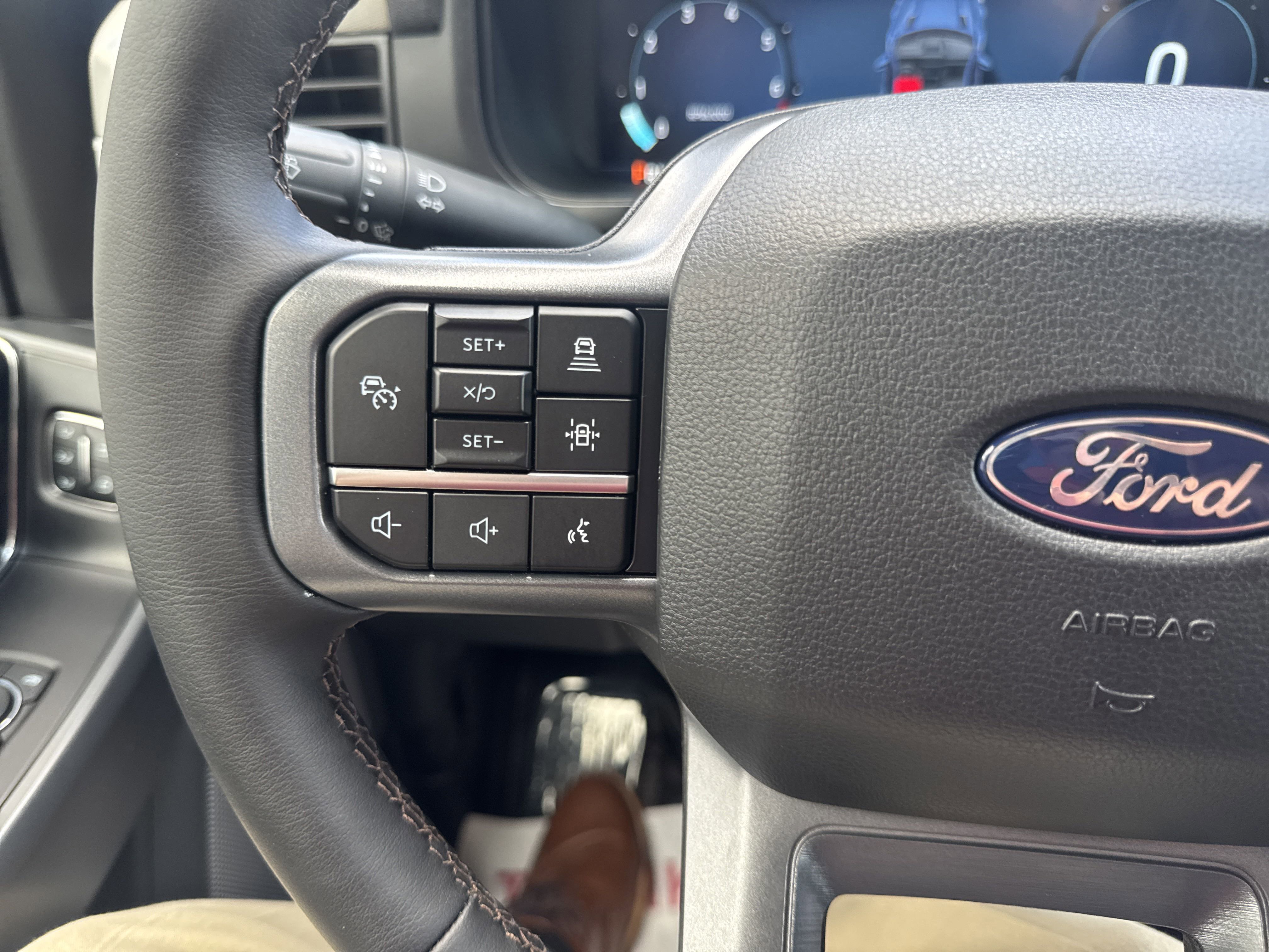 New 2025 Ford F150 Lariat w/ Equipment Group 502A High image 31