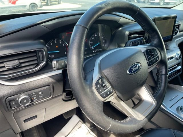 Used 2022 Ford Explorer XLT AWD/4WD image 5