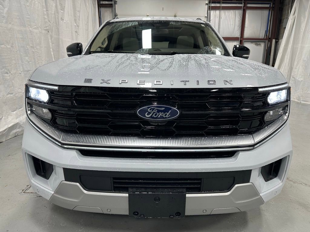 Used 2025 Ford Expedition Platinum image 2