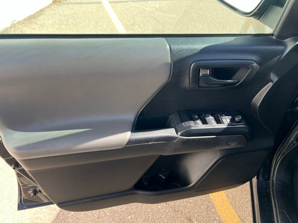 Used 2022 Toyota Tacoma SR w/ SR Convenience Package image 9