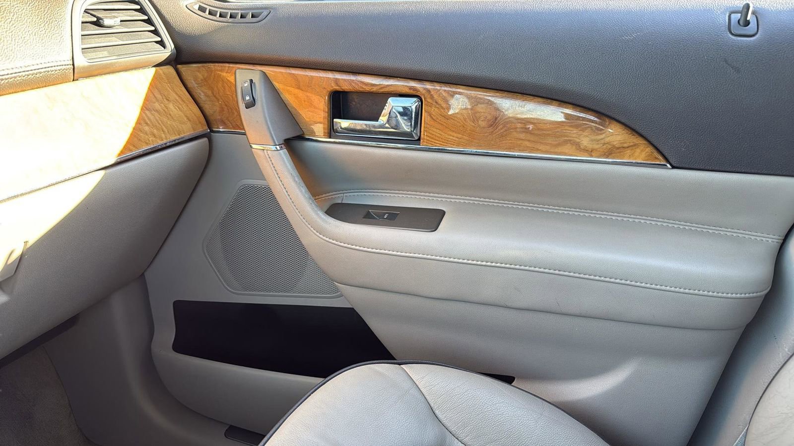 Used 2015 Lincoln MKX Base w/ Equipment Group 101A image 24