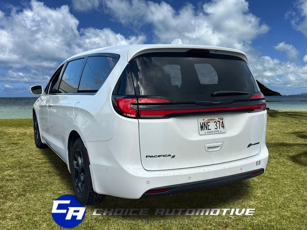 Used 2022 Chrysler Pacifica Touring-L w/ Uconnect Theater Family Group image 5
