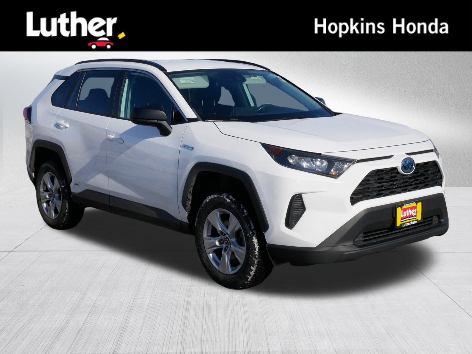 Used 2021 Toyota RAV4 LE image 1