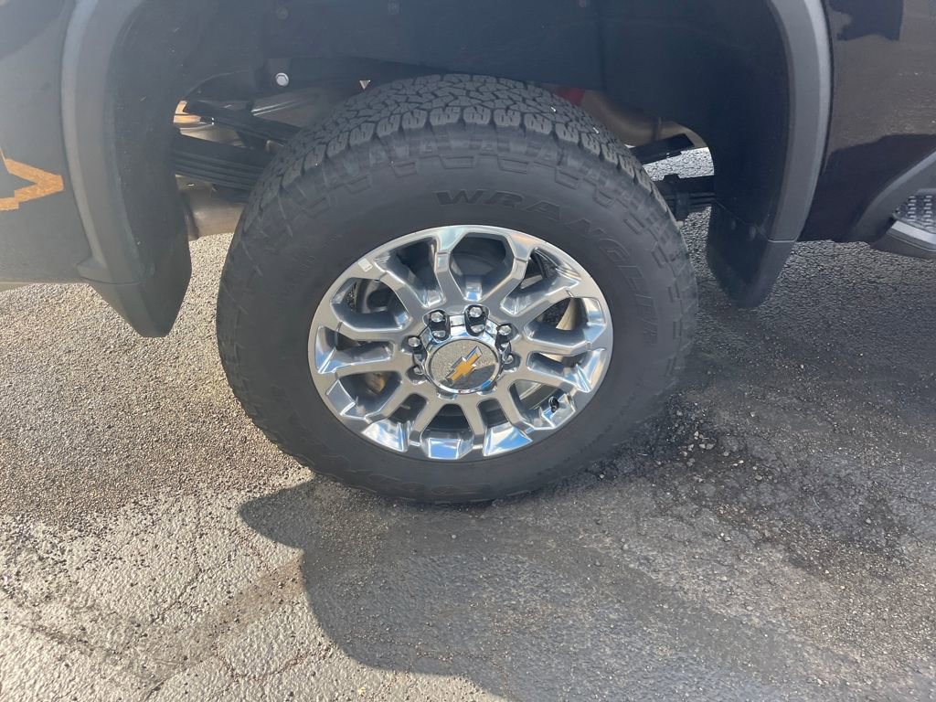 Used 2025 Chevrolet Silverado 3500 LTZ w/ LTZ Plus Package image 33