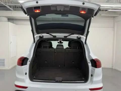 Used 2018 Porsche Cayenne Platinum Edition image 55