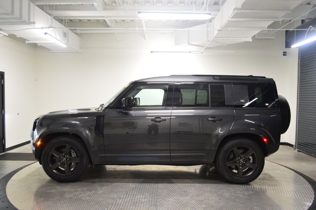 Used 2022 Land Rover Defender 110 SE AWD/4WD image 2