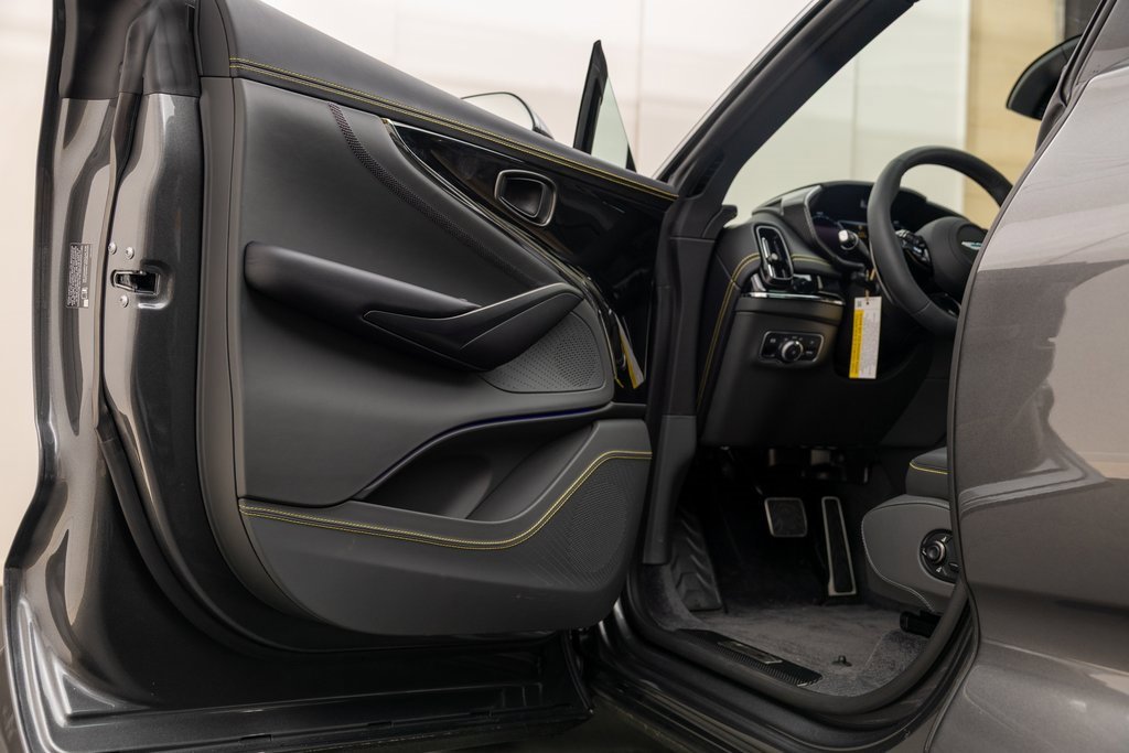 New 2025 Aston Martin DBX 707 image 13