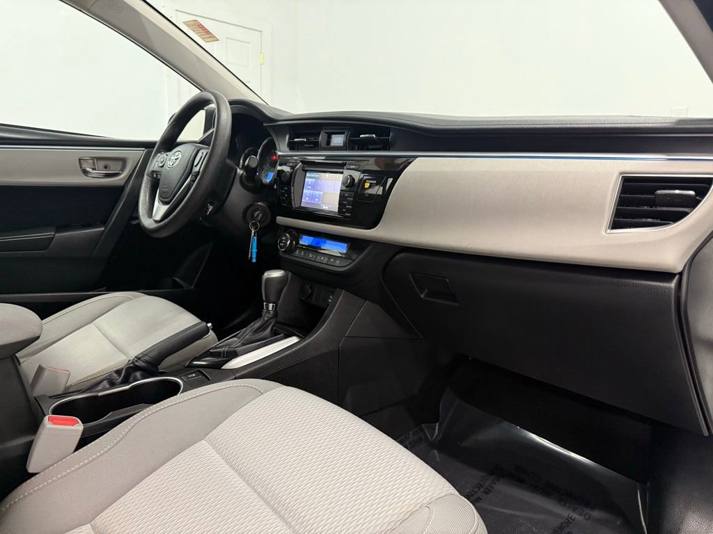Used 2015 Toyota Corolla LE image 12