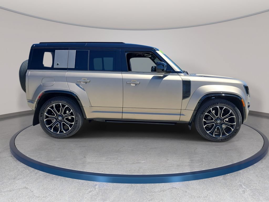 Certified 2025 Land Rover Defender 110 AWD/4WD image 4