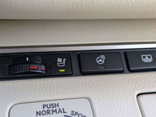 Used 2013 Lexus ES 300h w/ Luxury Pkg image 22