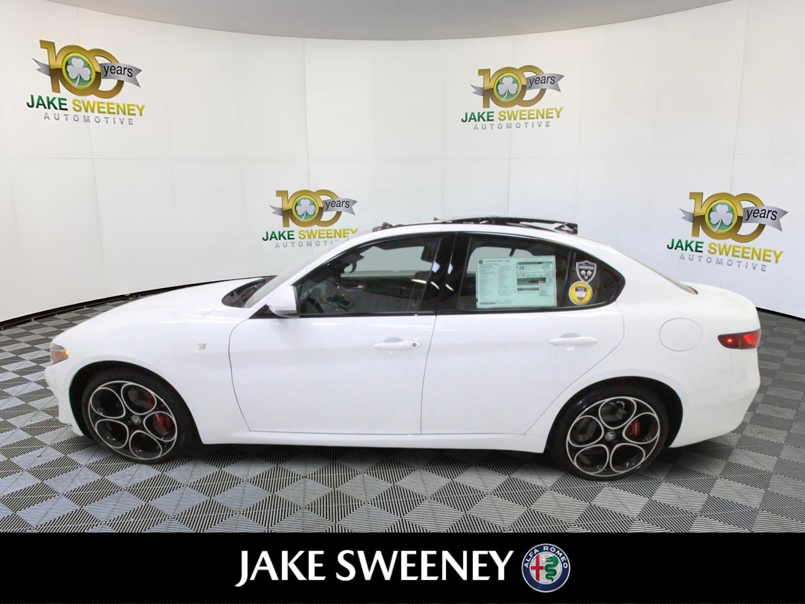 New 2022 Alfa Romeo Giulia Ti image 5