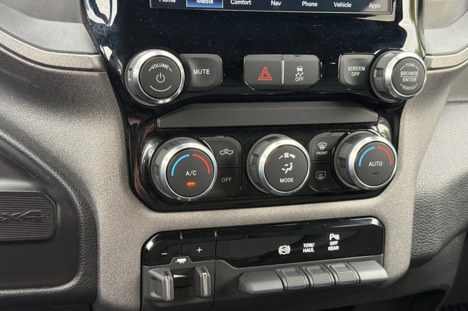 Used 2024 RAM 3500 Tradesman w/ Chrome Appearance Group image 20
