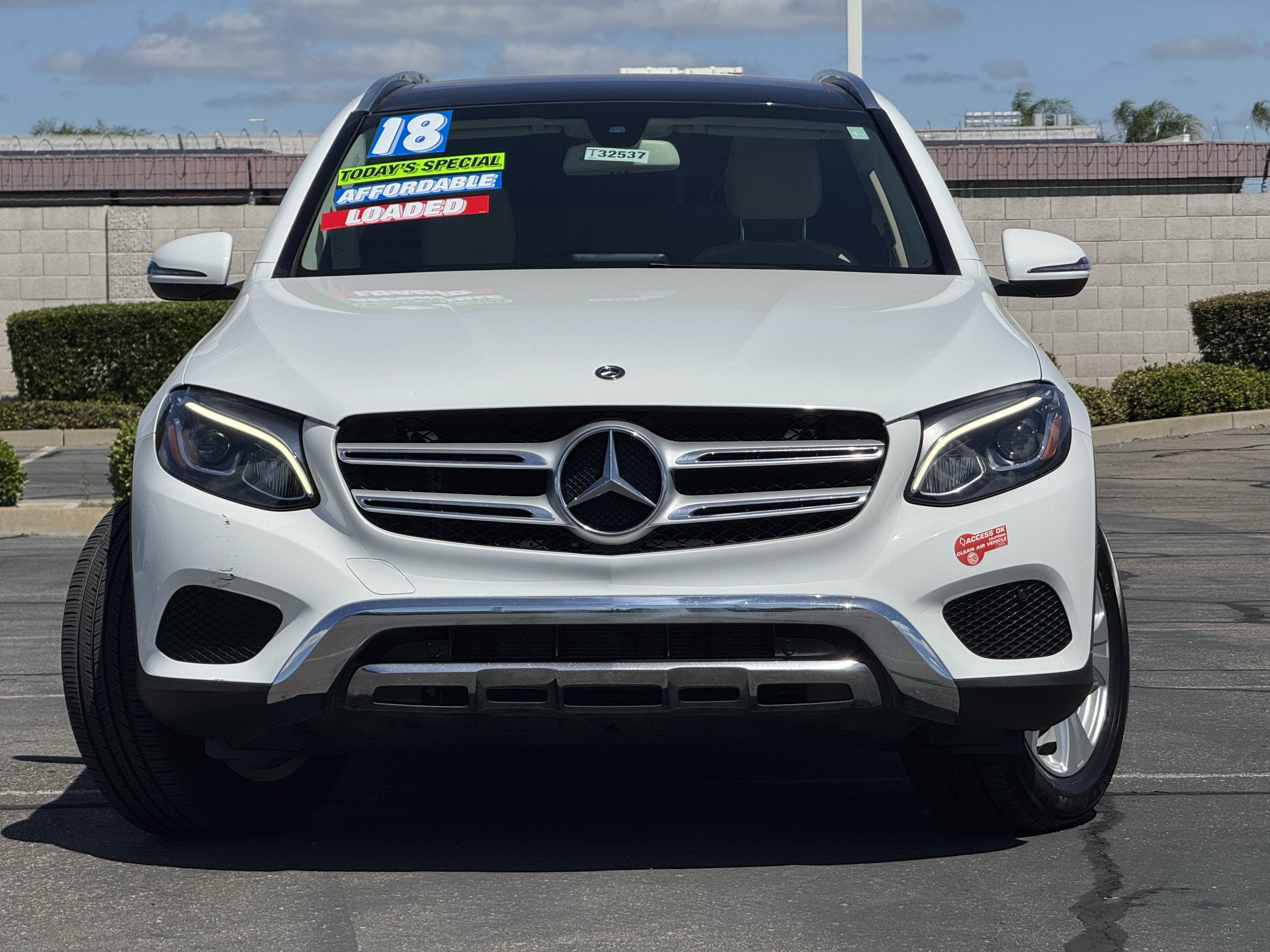 Used 2018 Mercedes-Benz GLC 350e 4MATIC image 2