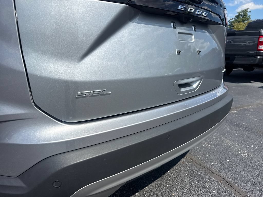 Used 2024 Ford Edge SEL AWD/4WD image 11