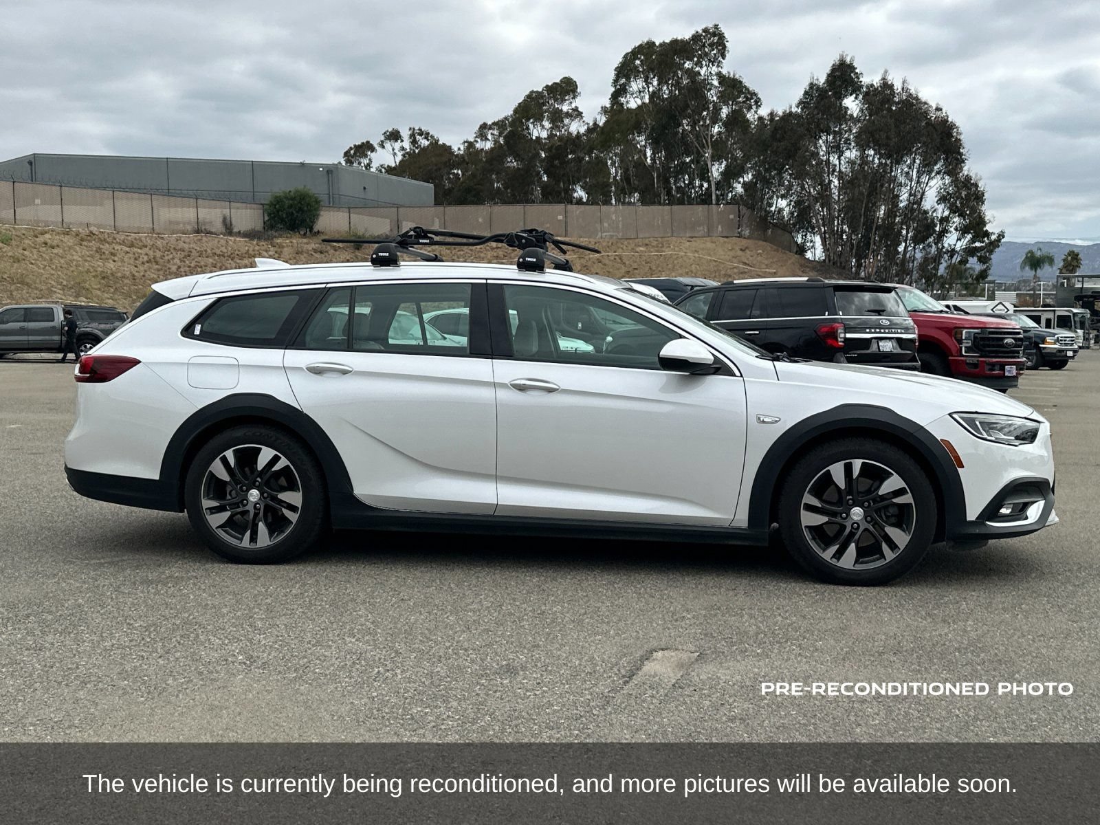 Used 2018 Buick Regal Essence w/ Driver Confidence Package #1 AWD/4WD image 8