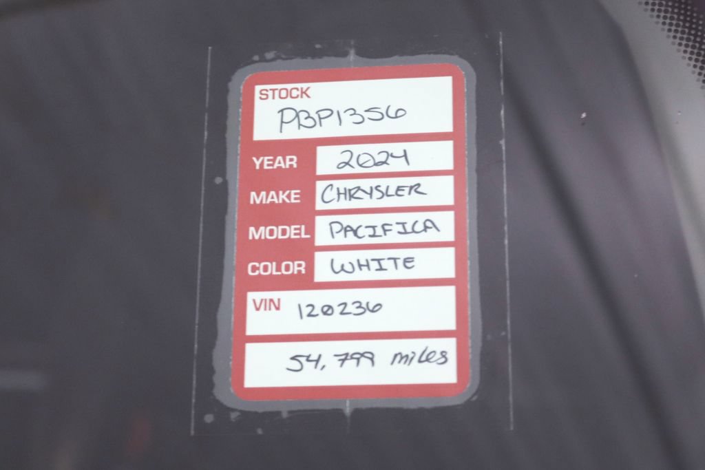 Used 2024 Chrysler Pacifica Touring-L FWD image 30