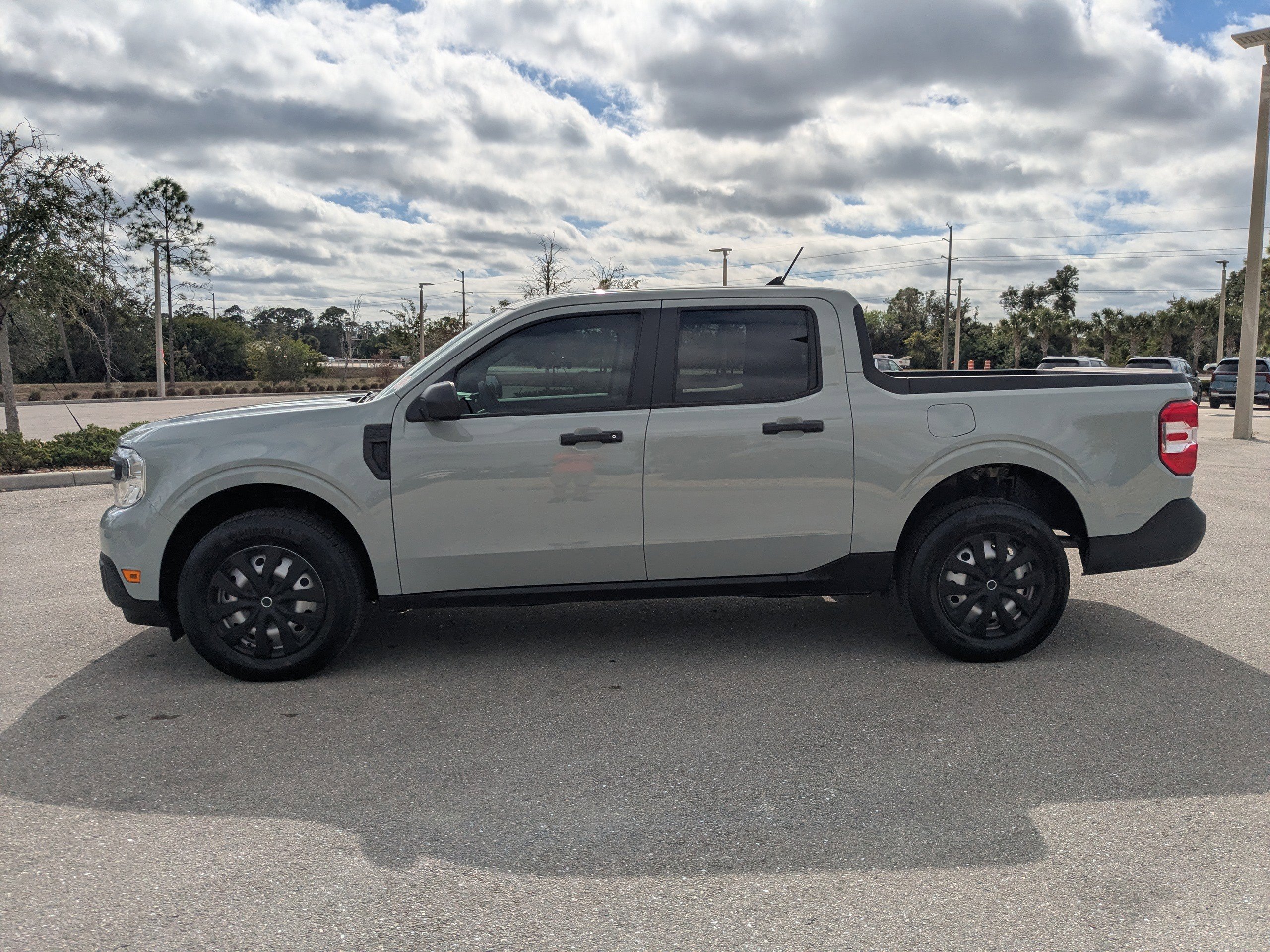 Used 2024 Ford Maverick XL image 8