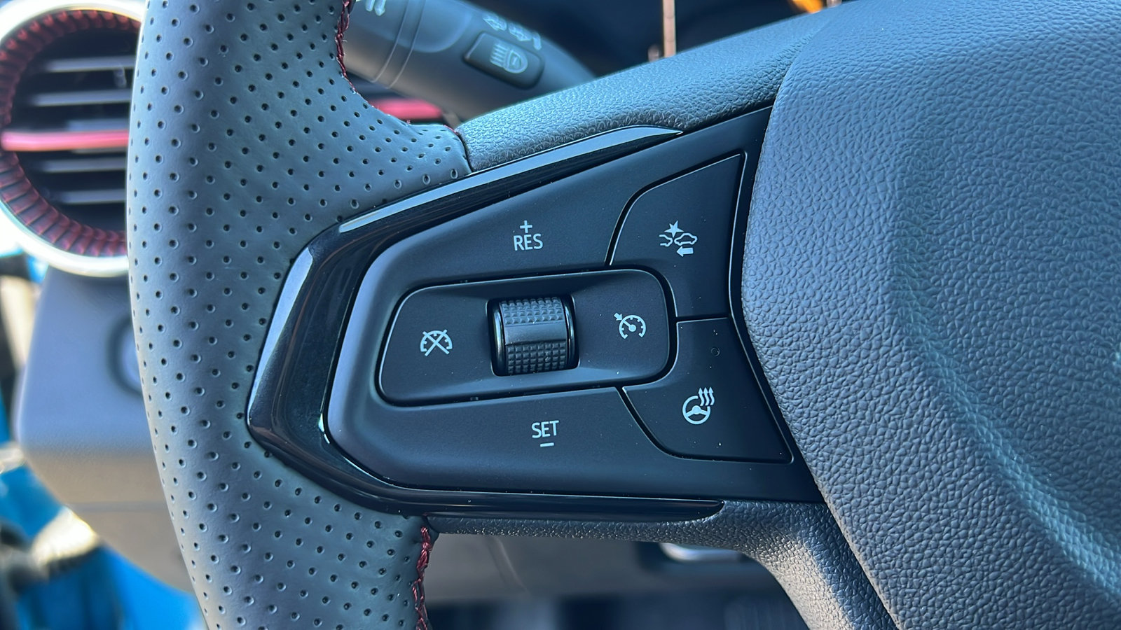 New 2026 Chevrolet Trax RS w/ Sunroof Package image 24