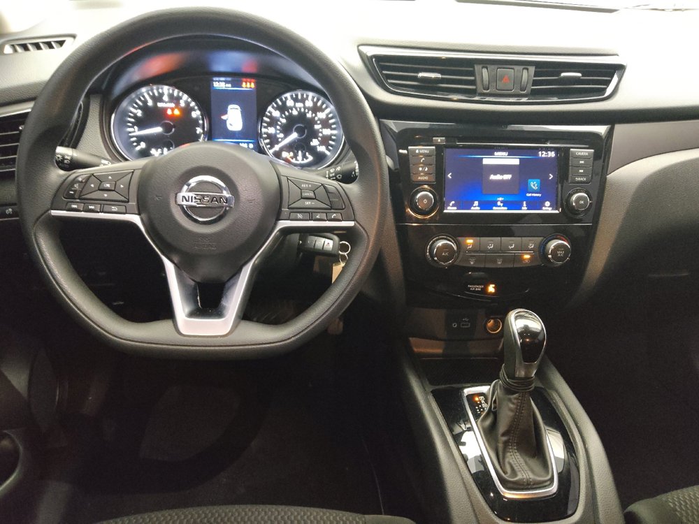 Used 2020 Nissan Rogue Sport S image 22