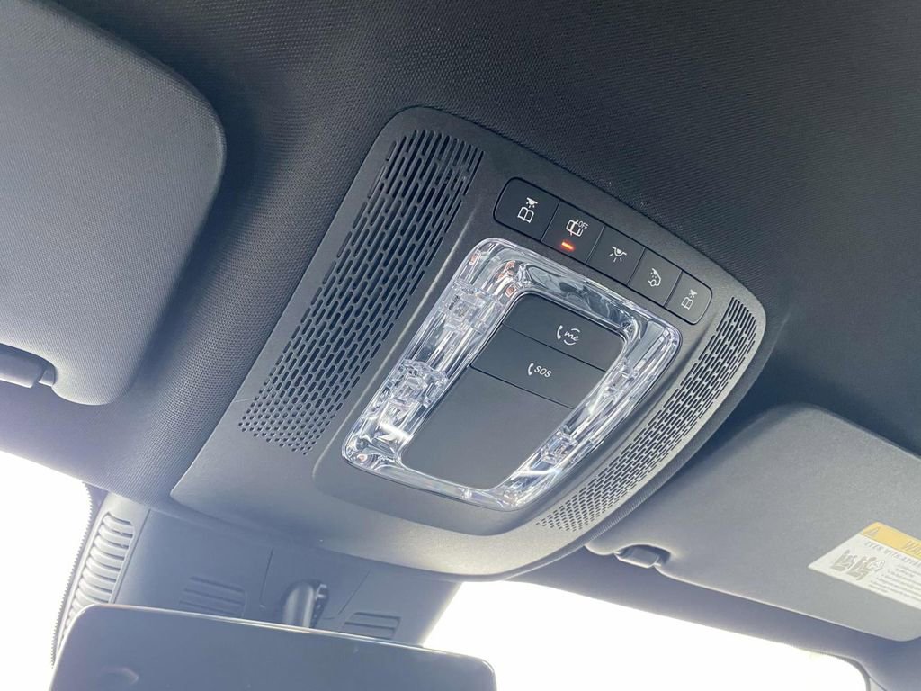 Certified 2025 Mercedes-Benz GLB 250 image 33