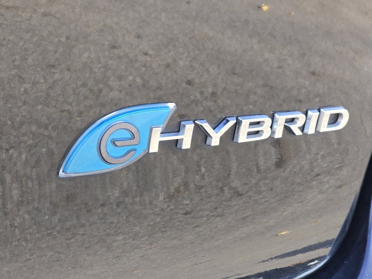 Used 2022 Chrysler Pacifica Limited w/ Uconnect Theater Family Group image 15