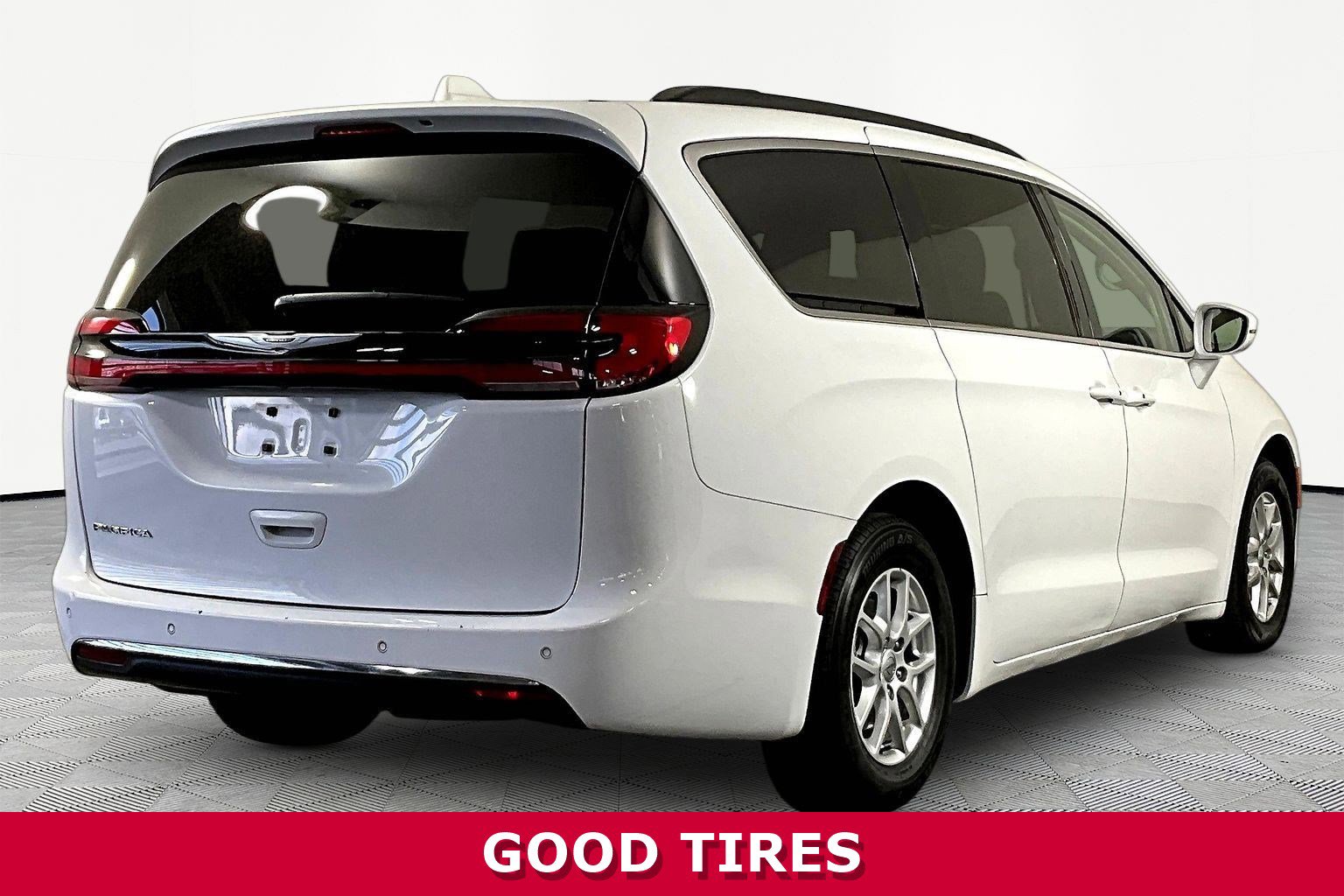 Used 2022 Chrysler Pacifica Touring-L FWD image 6