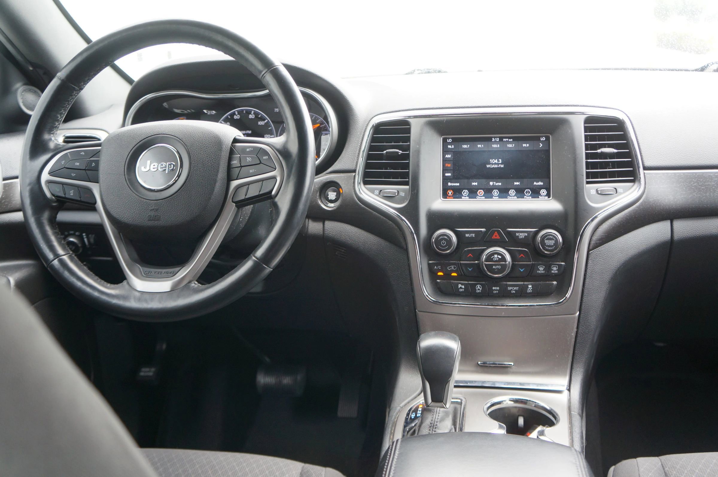 Used 2018 Jeep Grand Cherokee Laredo image 31