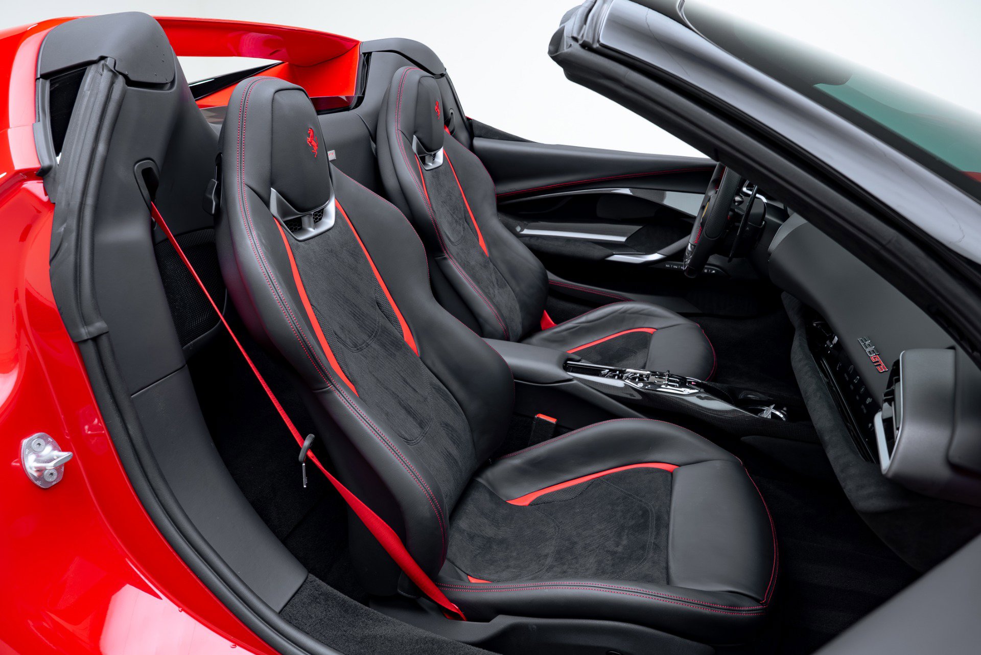 Used 2023 Ferrari 296 GTS RWD image 19